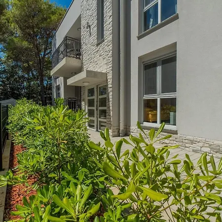 Apartment With Parking Space - 18550 *