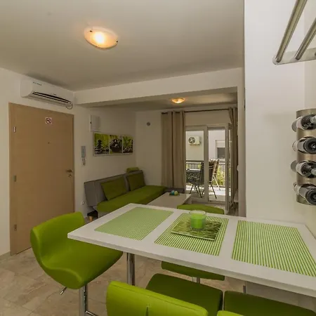Apartment With Parking Space - 18550
