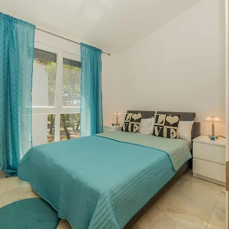 With A Parking Space - 18550 Apartment Vir