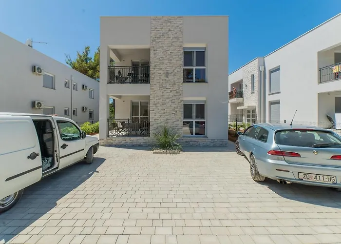 Apartman With Parking Space - 18550 *