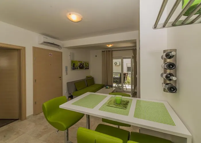 Apartman With Parking Space - 18550