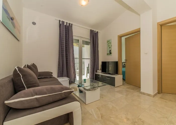 Apartman With Parking Space - 18550