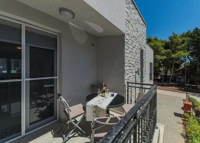 Apartman With Parking Space - 18550 Vir